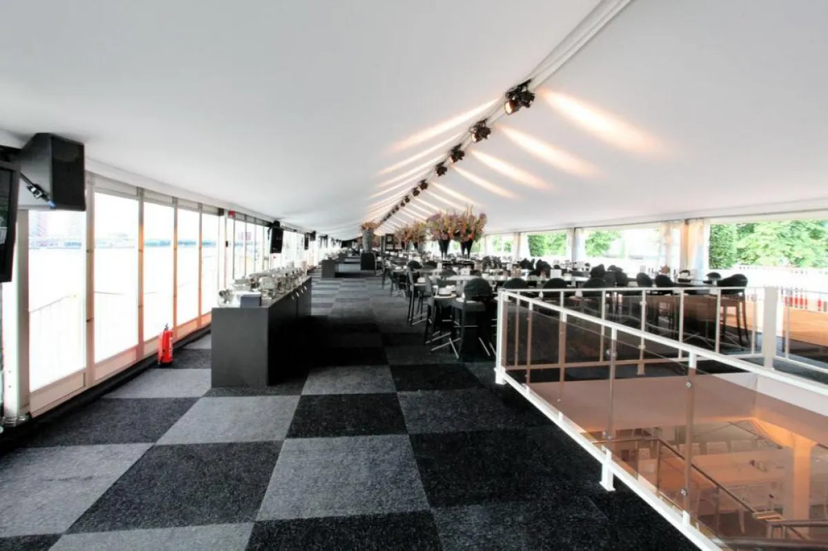 De Boer baute drei exklusive Sport-Hospitality-Locations beim historischen Start der Tour de France 2010 in Rotterdam