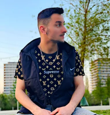 Bild: MCqasim Aka Qasim Khalaf Eine Person mit vielfältigen Talenten
