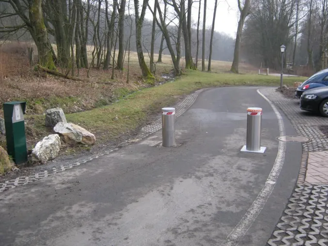 Bild: Rumatek installiert neue Polleranlage Königstein für Privatklinik Dr. Amelung