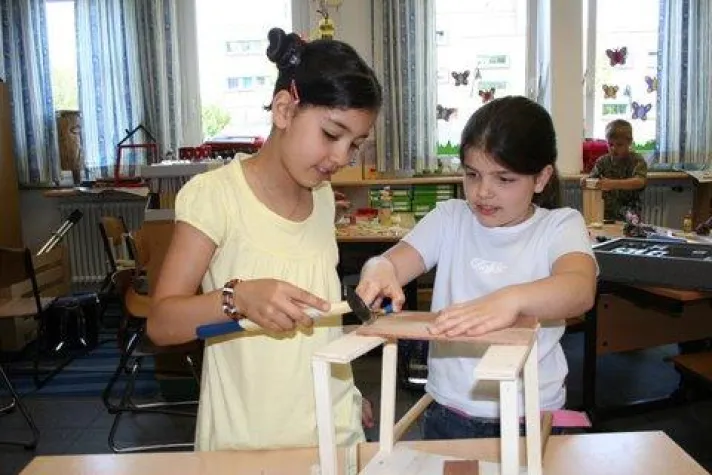 Bild: Kleine Forscher an der Hövelschule in Essen aktiv