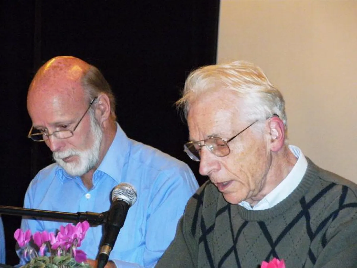 Hendrik Hein, 1. Vorsitzender (links) und Otto W. Teufel, 2. Vorsitzender (rechts) der ADG auf der Mitgliederversammlung 2011.