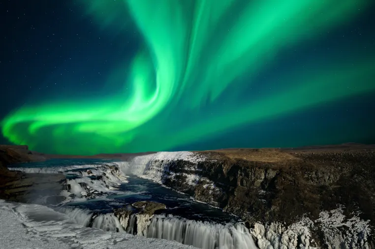 Bild: Nordlichter, Eisberge und heiße Quellen: Winterurlaub im Norden