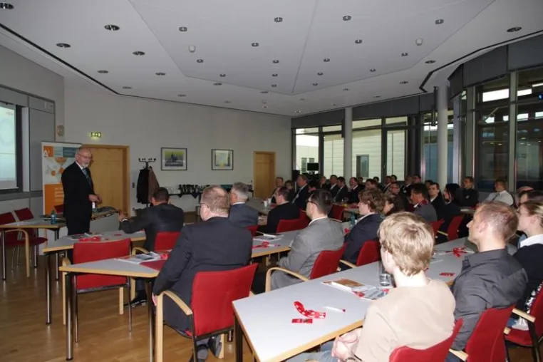 Bild: Tag der Logistik 2010 im Wirtschaftsraum Augsburg: A³ zu Besuch bei Fujitsu Technology Solutions