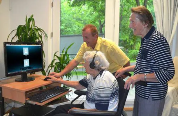 COMPAREX ermöglicht durch Spende Skype im Altenpflegeheim und bringt Bewohner zum Strahlen Bild: COMPAREX ermöglicht durch Spende Skype im Altenpflegeheim und bringt Bewohner zum Strahlen