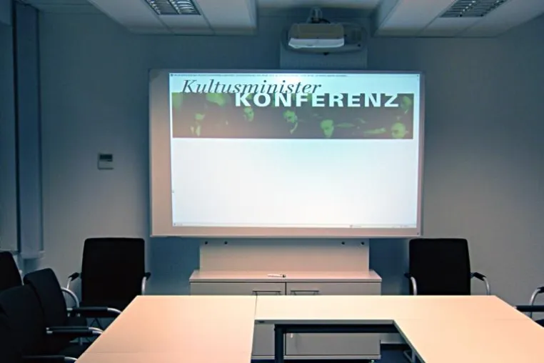 Sekretariat der Kultusministerkonferenz Bonn setzt auf interaktive Präsentationstechnik von Legamaster Bild: Sekretariat der Kultusministerkonferenz Bonn setzt auf interaktive Präsentationstechnik von Legamaster