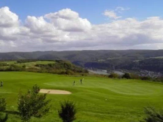 Das Grün ruft: Golfen mit Panorama im Hotel- & Golfresort Jakobsberg Bild: Das Grün ruft: Golfen mit Panorama im Hotel- & Golfresort Jakobsberg