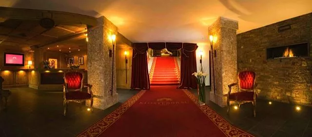 Bild: Wegweiser zu Wurzeln, Zielen und mehr Spiritualität