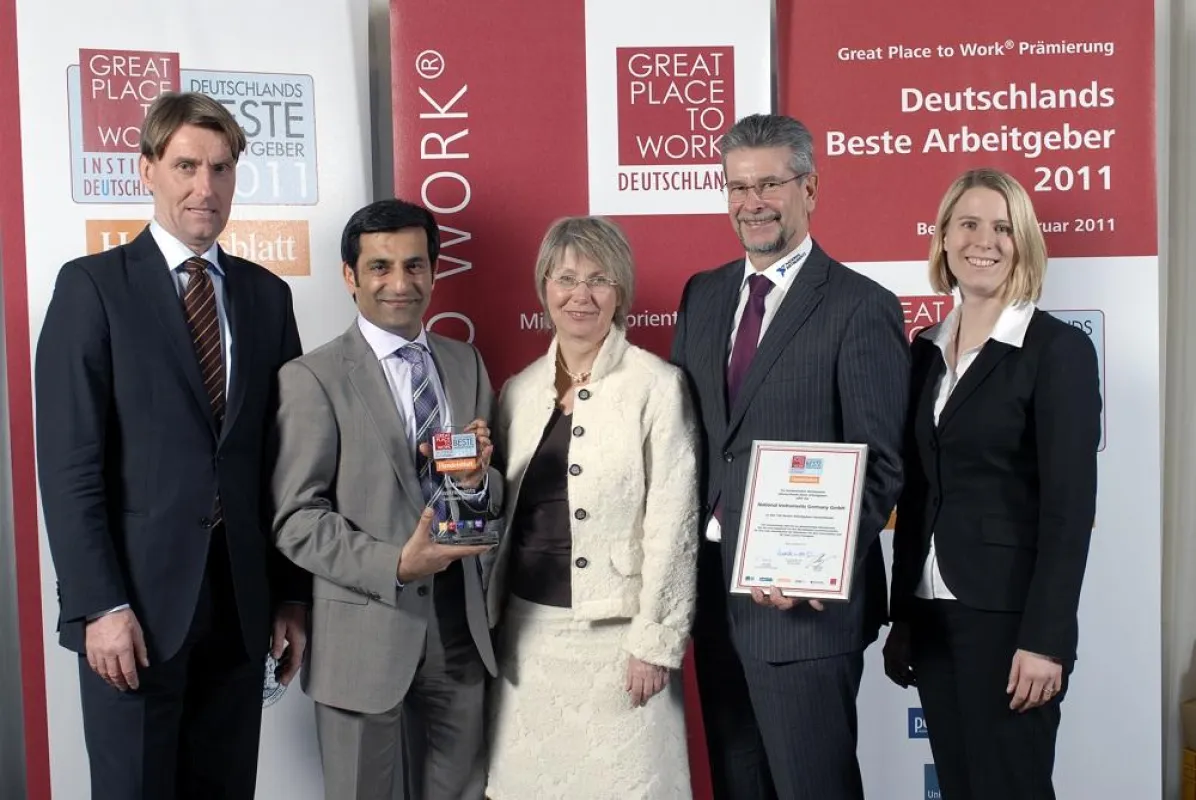 Auf dem Bild von links nach rechts: Frank Hauser, Leiter Great Place to Work® Institute Deutschland Rahman Jamal, Technischer und