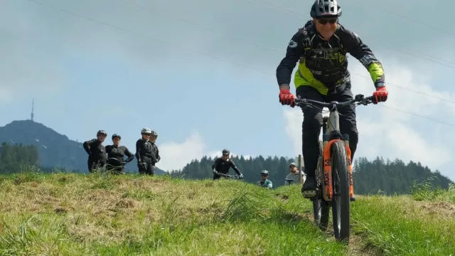 Bild: Fit und selbstbewusst: Mountainbikekurs für über 50-jährige