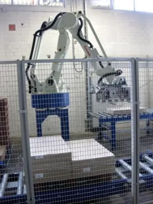 Bild: Möbelteile sanft gestapelt: de Man entwickelt weitere Palettieranlage für Frisia