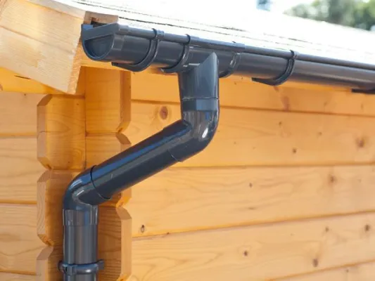 Bild: PVC Dachrinnen zum selber montieren