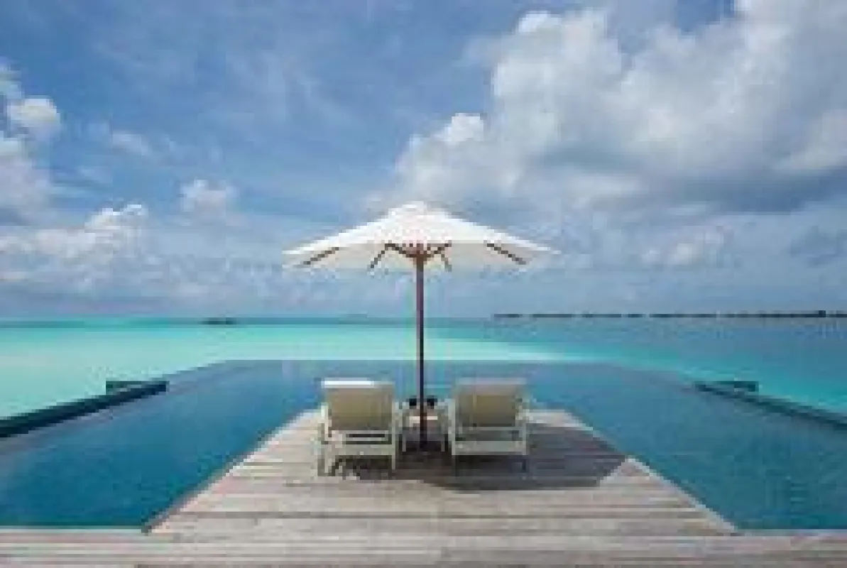 The Quiet Zone Pool © Conrad Maldives Rangali Island