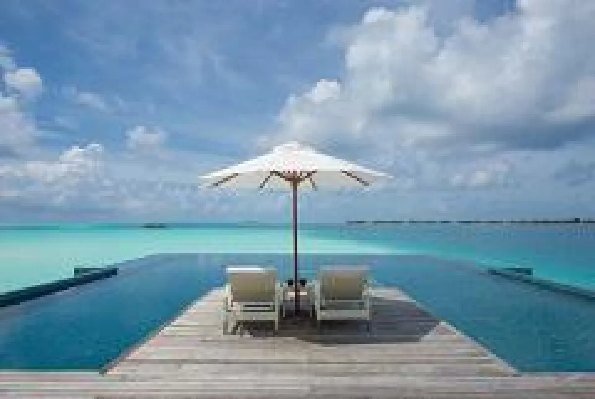 The Quiet Zone Pool © Conrad Maldives Rangali Island