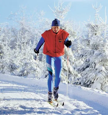 Bild: Schneeparadies Berghotel Hoher Knochen bietet beste Möglichkeiten für Langlauf, Abfahrt und Schneeschuhwandern