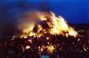Bild: Wenn in Friesland Feuer brennen …