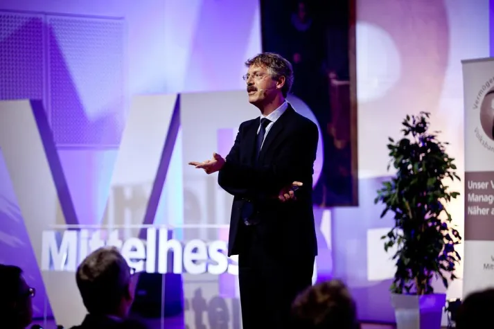 Bild: Börsenstratege Philipp Vorndran begeistert Kunden der Volksbank Mittelhessen