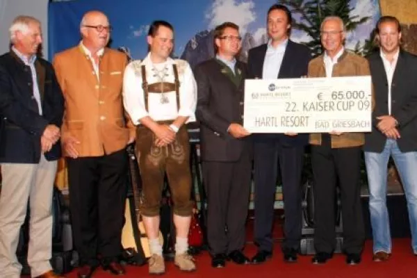 Bild: Hartl Golf Resort: Stars in Spendierlaune beim »KaiserCup« 2009