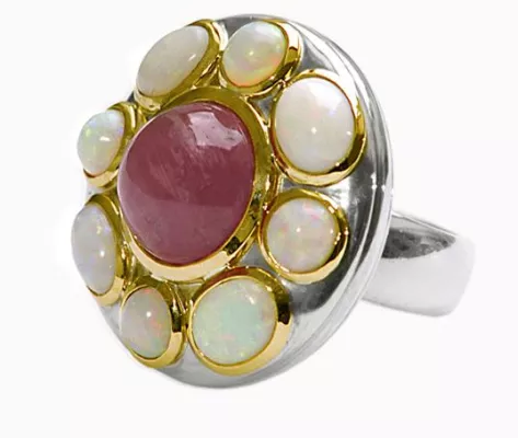Frühling an der Hand: Rotraut Hoffmann erweitert ihr Schmucklabel um Fiora-Ring und Silber-Gold-Linie Bild: Frühling an der Hand: Rotraut Hoffmann erweitert ihr Schmucklabel um Fiora-Ring und Silber-Gold-Linie