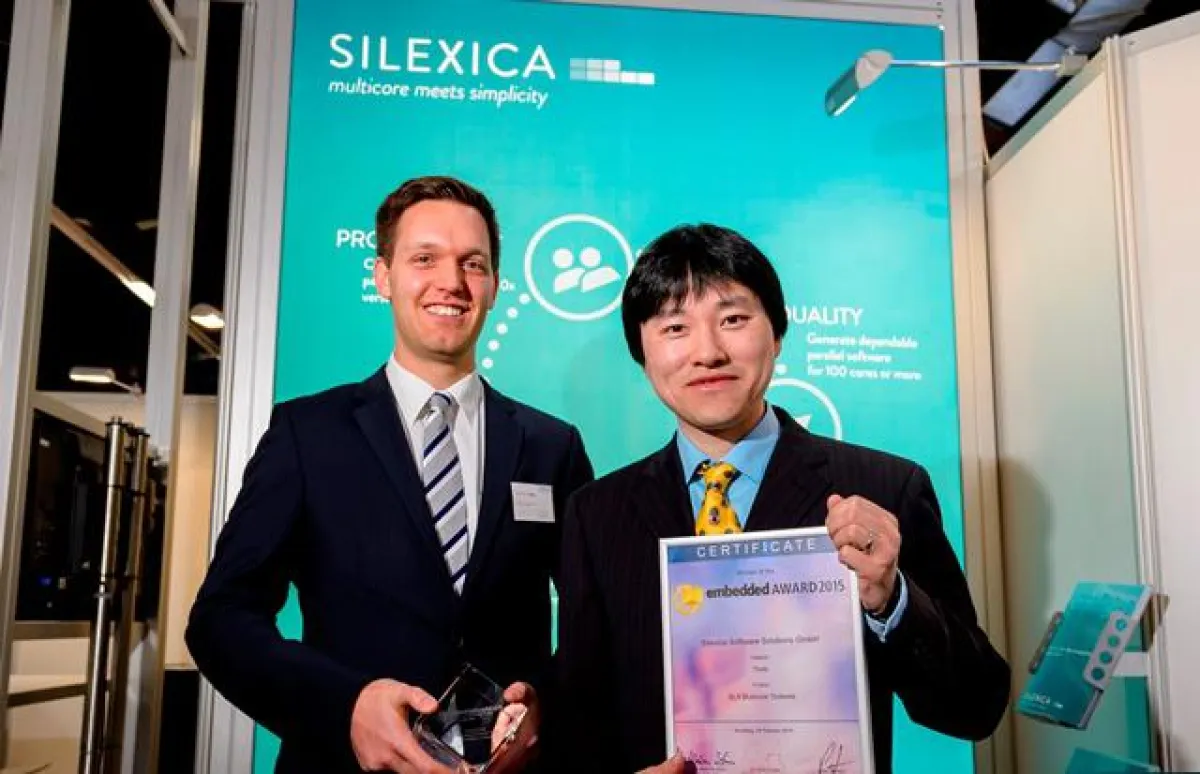 Silexica-Gründer Maximilian Odendahl und Weihua Sheng erhalten den emebedded AWARD 2015 _Image by Uw