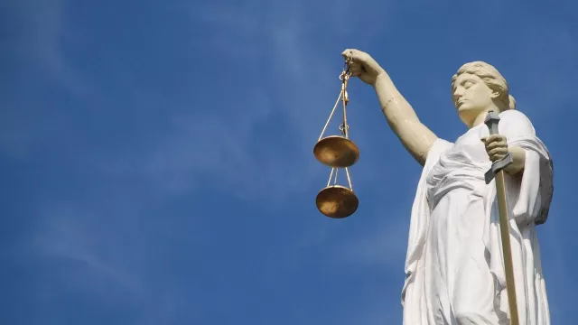 Bild: Rechtslage an der Rampe: Speditionen und Fuhrunternehmen nicht zum Entladen verpflichtet