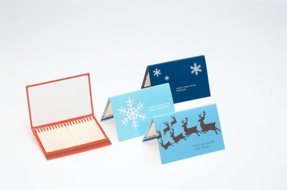 Hotcard: die Weihnachtskarte mit 20 langen Zündhölzern ist in vier originellen Designs erhältlich.