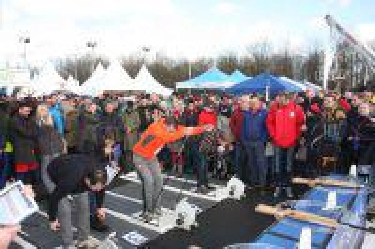 Vor dem Stehendschießen geht's für 400 m auf die Skilanglauf-Cardiogeräte