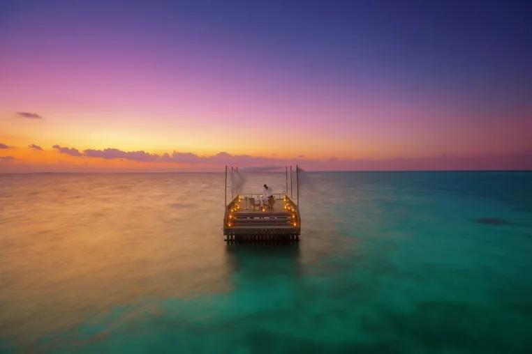 Baros Maldives: Romantik auf dem "Piano Deck" Bild: Baros Maldives: Romantik auf dem "Piano Deck"