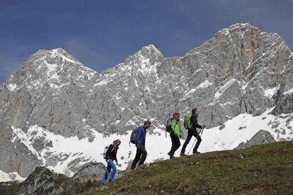 Bild: Der Dachstein lockt im Herbst mit herrlichem Rundwanderweg