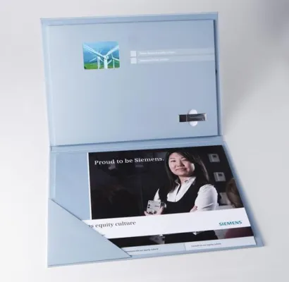 Bild: Printproduktion mit Videoscreen für Siemens