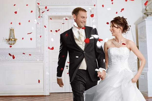 WILVORST bietet kostenlose Hochzeitsmode-Beratung auf hochzeit.de Bild: WILVORST bietet kostenlose Hochzeitsmode-Beratung auf hochzeit.de