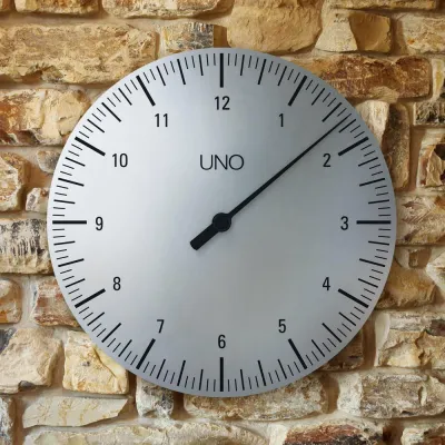 Bild: Die UNO Wanduhr von Botta-Design: Das Original als Raumobjekt.