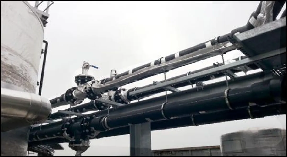 Rohrbegleitheizung in einer Biogasanlage; längs überklebt