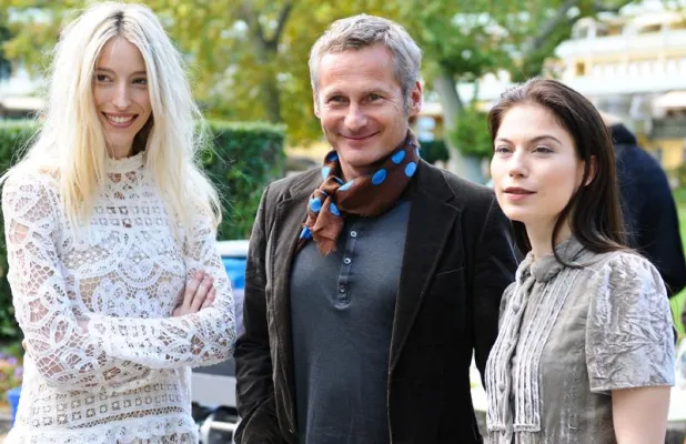 Bild: Neue Kampagne Vöslauer: Thermalbad Vöslau wird zur Filmlocation mit Nora von Waldstätten