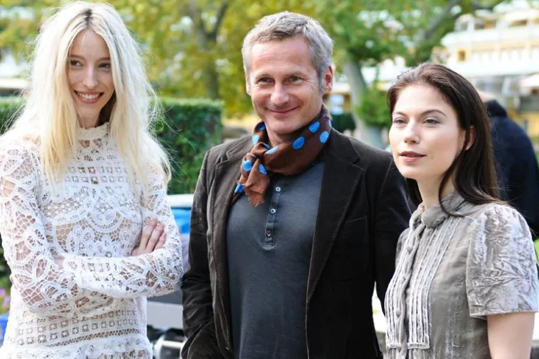 Bild: Neue Kampagne Vöslauer: Thermalbad Vöslau wird zur Filmlocation mit Nora von Waldstätten