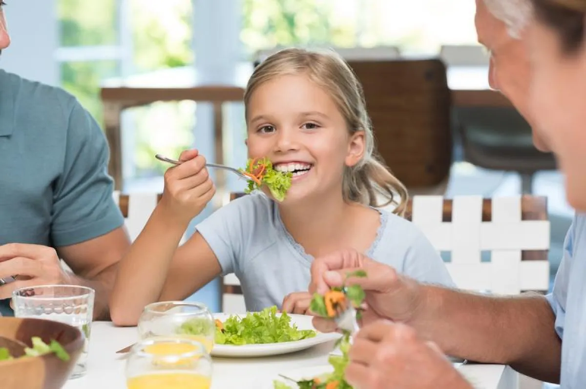 Neuer Zertifikatskurs „Fachberatung für die Ernährung von Säuglingen, Kindern und Jugendlichen“ an der APOLLON Hochschule (© Rido/fotolia.com)
