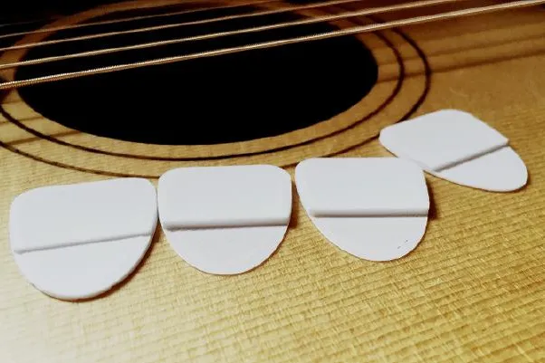 Bild: Gitarre spielen trotz körperlicher Einschränkung