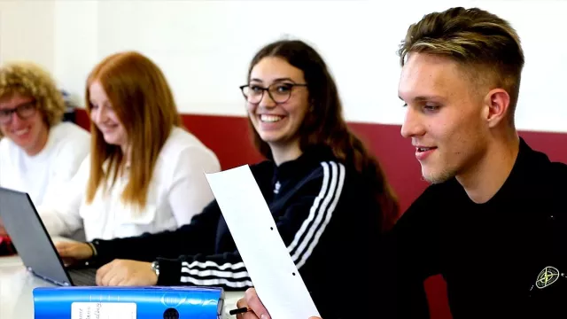 Bild: Optimal vorbereitet auf die Gymnasiale Oberstufe – 10G mit WiWi im Lietz Internat Schloss Bieberstein