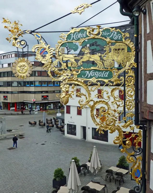 Restauriertes historisches Wirtshausschild Nagold