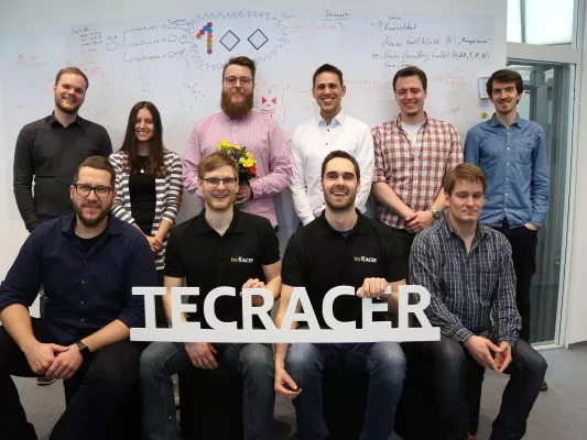 Bild: tecRacer Group trotzt Fachkräftemangel und begrüßt 100. Mitarbeiter