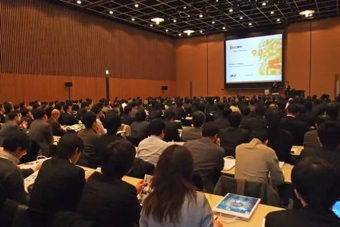 Bild: 600 Teilnehmer bei HALCON-Anwenderseminaren in Japan