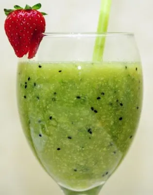 Bild: Low Carb Kiwi-Smoothie