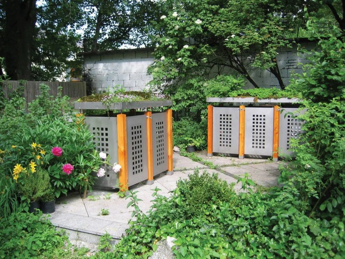 Müllboxen aus Edelstahl sind nicht billig, aber optisch reizvoll. Foto: Gartenakzente.de