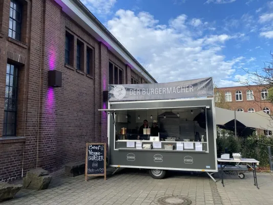 Derburgermacher.de: Gaumenfreuden auf Rädern – Ihr Gourmet-Burger-Catering für unvergessliche Events Bild: Derburgermacher.de: Gaumenfreuden auf Rädern – Ihr Gourmet-Burger-Catering für unvergessliche Events