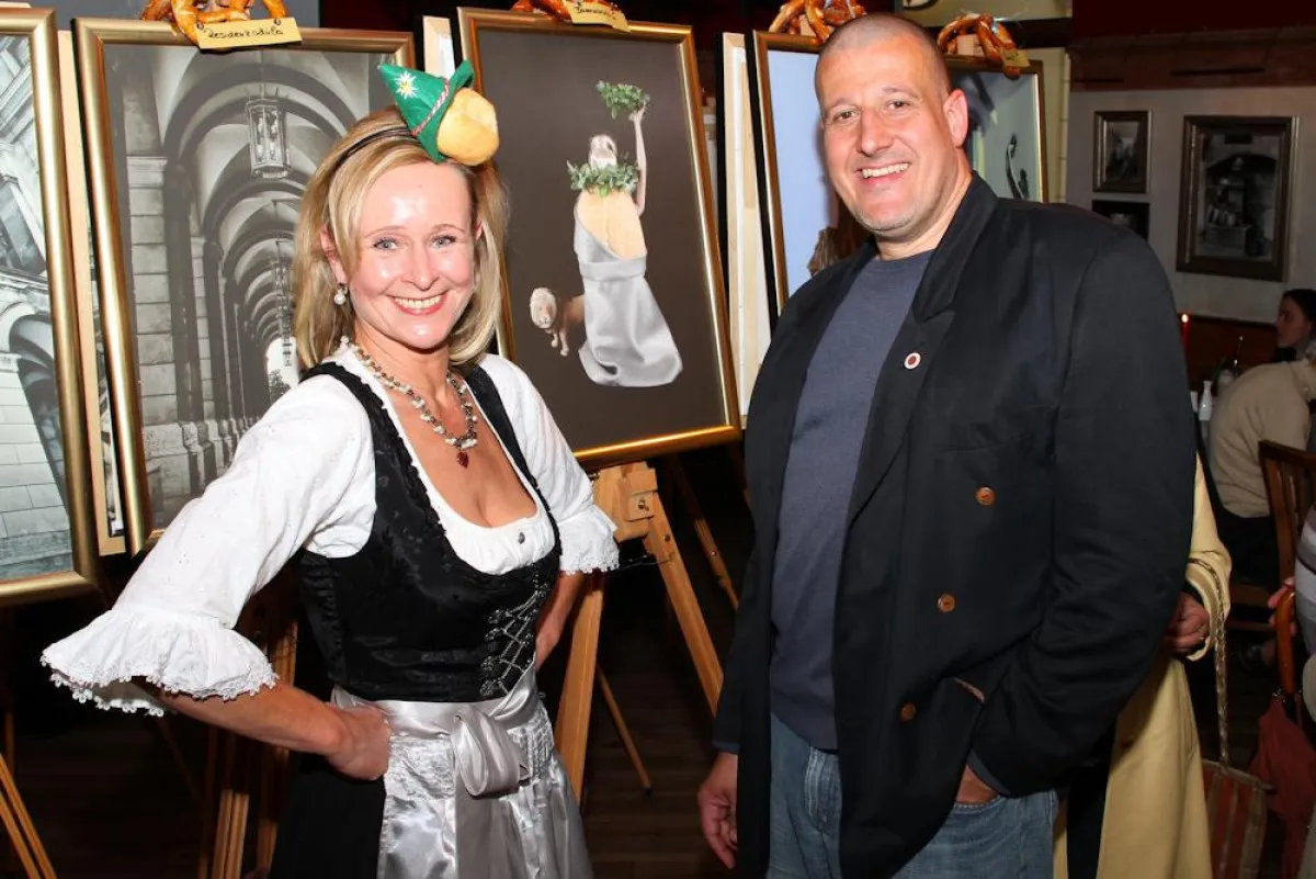 Helene mit Fascinator 