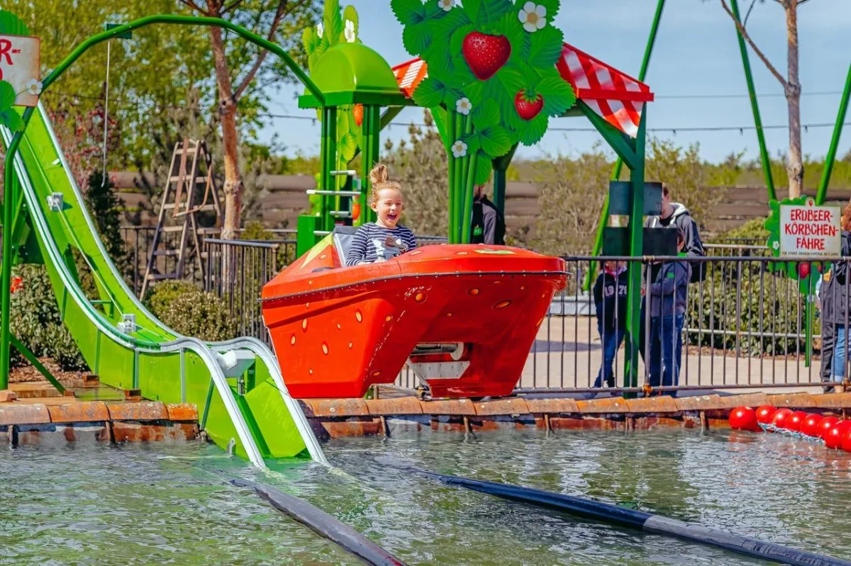 Hopser ins kühle Nass mit Karls Erdbeer-Drop (Karls Erlebnis-Dorf)