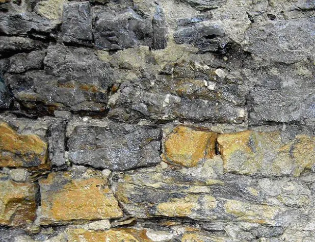 Bild: Stadtmauer in der historischen Stadt Marbach am Neckar mit falch T5H saniert