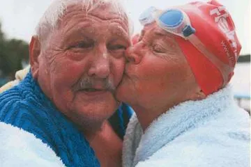 Bild: "85. Strausseeschwimmen, 85 Jahre Freibad am Straussee" Fotowettbewerb, die Gewinner stehen fest.