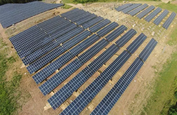Bild: Sonnenstrom statt Kalter Krieg: NATURSTROM AG baut Solarpark auf ehemaligem Militärgelände
