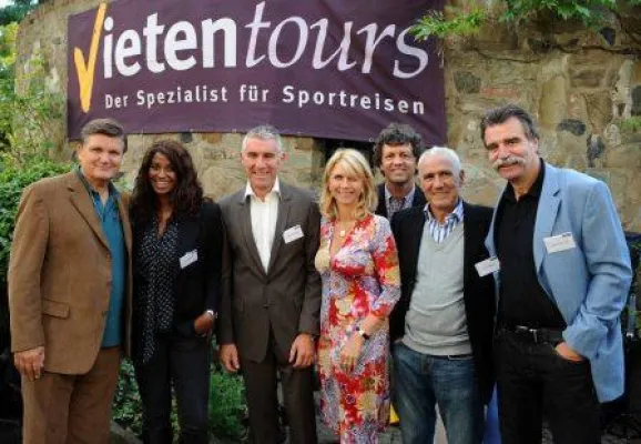 Bild: Vietentours gibt Startschuss für die FIFA Fußball-Weltmeisterschaft 2010 SüdafrikaTM
