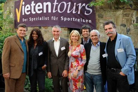 Vietentours gibt Startschuss für die FIFA Fußball-Weltmeisterschaft 2010 SüdafrikaTM Bild: Vietentours gibt Startschuss für die FIFA Fußball-Weltmeisterschaft 2010 SüdafrikaTM